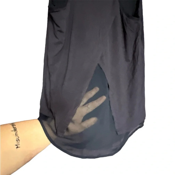 Sam Eldeman top size medium with Mesh hem - Picture 4 of 5